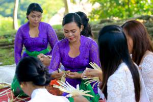 Making Balinese Offerings