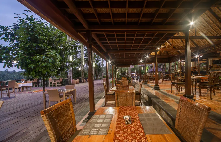 Restaurant on side the deck